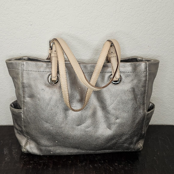 Giveaway DOONEY & BOURKE Patent Leather Crossbody Coral - Picture 9 of 9